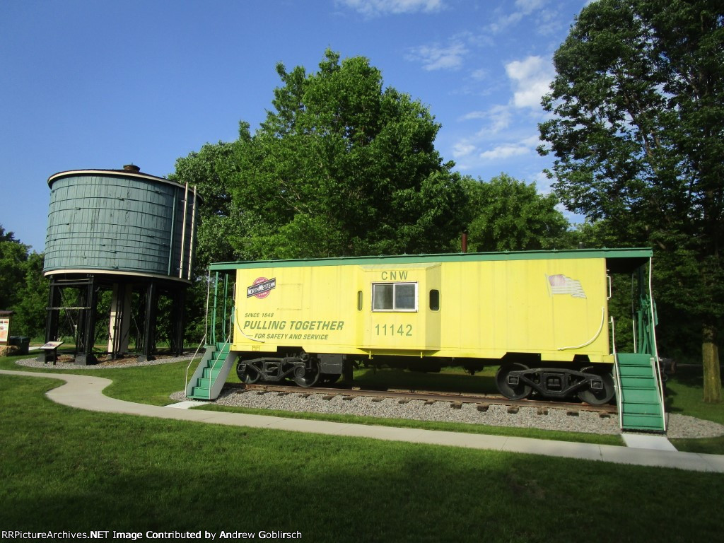 C&NW 11142 & Water Tower